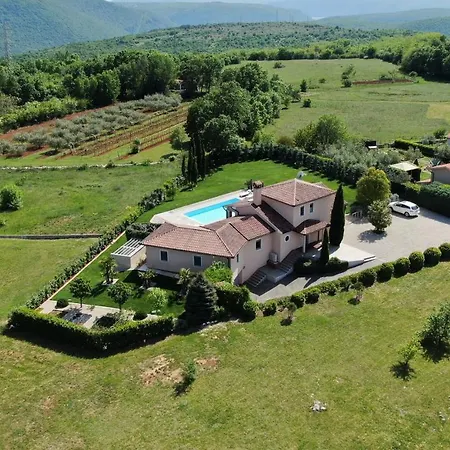 In Zartinj - Luxury Privacy Heated Pool With Auto Cover Vikendica