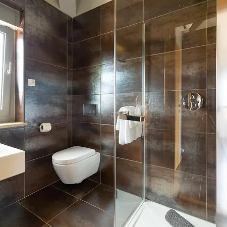 In Zartinj - Luxury Privacy Heated Pool With Auto Cover