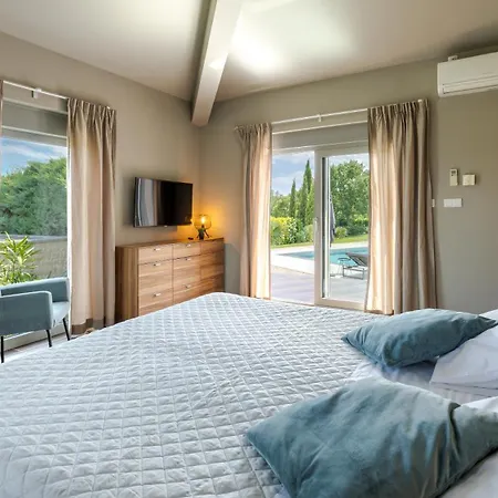 Vikendica In Zartinj - Luxury Privacy Heated Pool With Auto Cover *