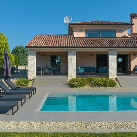 Vikendica In Zartinj - Luxury Privacy Heated Pool With Auto Cover *