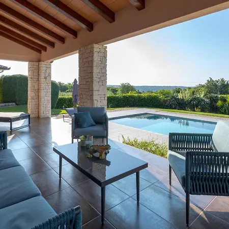 In Zartinj - Luxury Privacy Heated Pool With Auto Cover Holiday home *